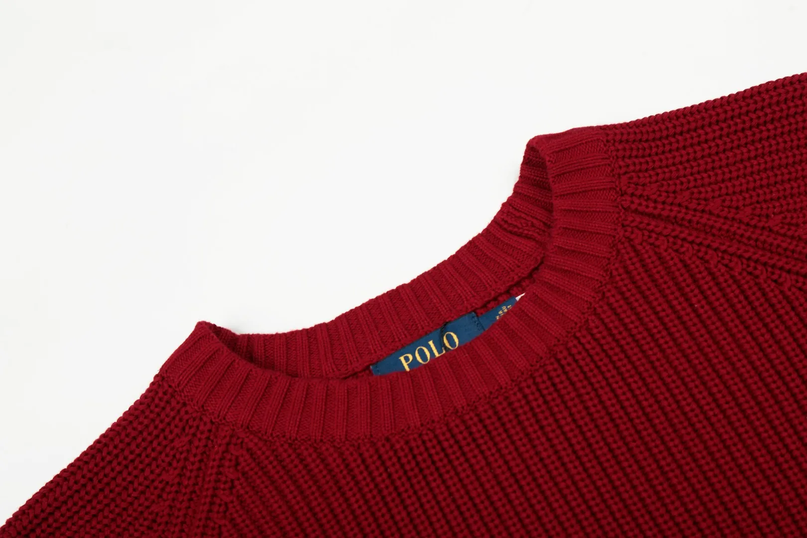 P220 Top quality" Style number: DS812# (not off the shelves all year round) [Ralph Lauren round neck piqué knitted sweater with war horse embroidery on the front and back] ✅Ralph Lauren classic basic versatile round neck pullover sweater for men and women ✅Main supply platform live broadcast Wholesale entity Replenish if out of stock Not removed from the shelves ✅ZP quality 1:1 version Scan the code to enter the GF website Counter quality ✅Detailed quality The only one in Guangzhou Imported quality cotton yarn Mainly high-end, cost-effective, good quality needless to say ✅The version is restored to the original order, the maximum size can be worn up to 200 pounds, loose, comfortable and stress-free ✅The upper body is simple and easy to match, ootd must-have style, good-looking clothes are never picky, a must-have item in the wardrobe is recommended. Size: S-XL Color: White, gray, khaki, navy blue, brown, burgundy, black with white label, black with red label